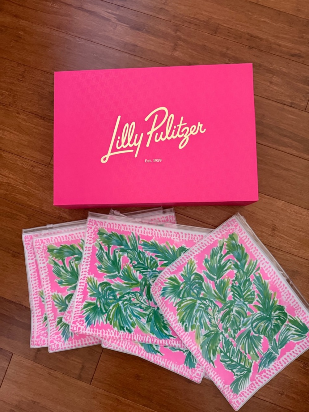 Bundle x 9 New Lilly Pulitzer envelopes Pink and Green